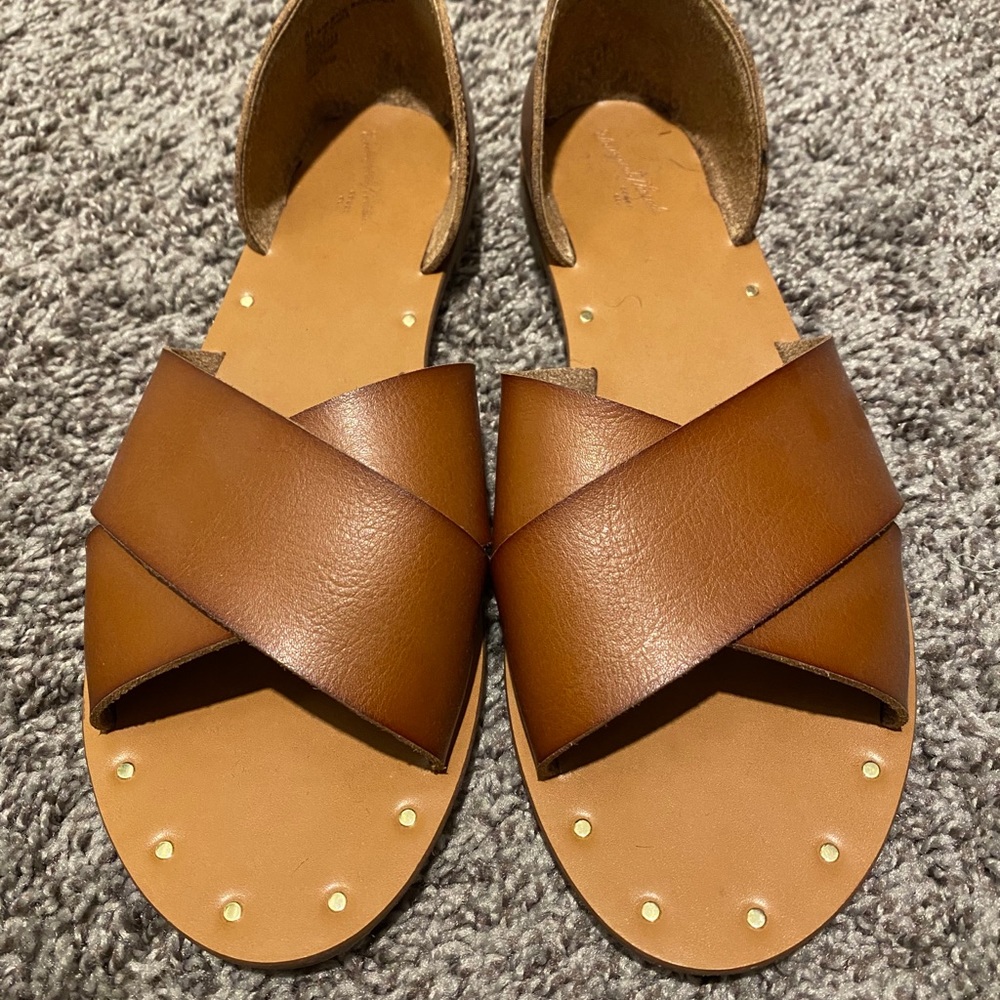 Universal Thread Sandals - worn twice! Size 8.5